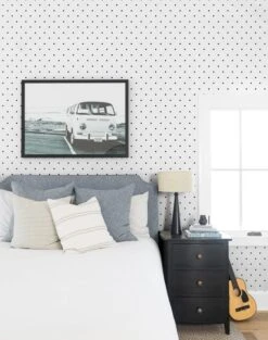 Wallpaper Store -Wallpaper Store Photo3 bedguitar polkaDot blackonwhite 268cbea0 fcd2 40d3 ba8b 67c915e9373a